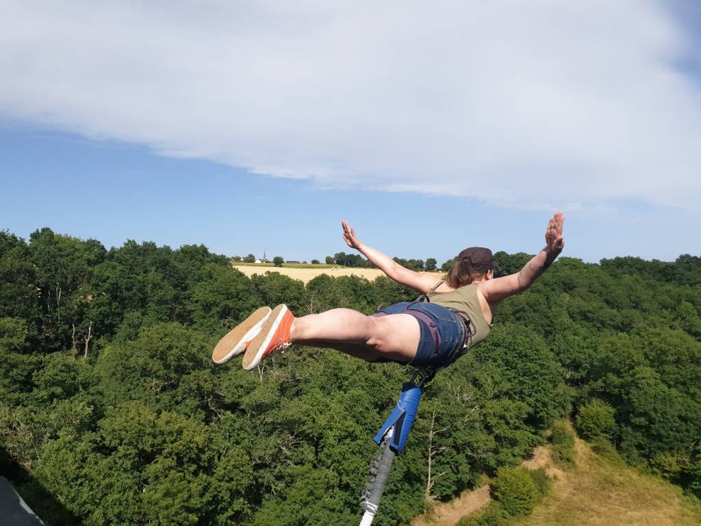 Saut à l’élastique : une aventure qui change votre regard sur vous-même
